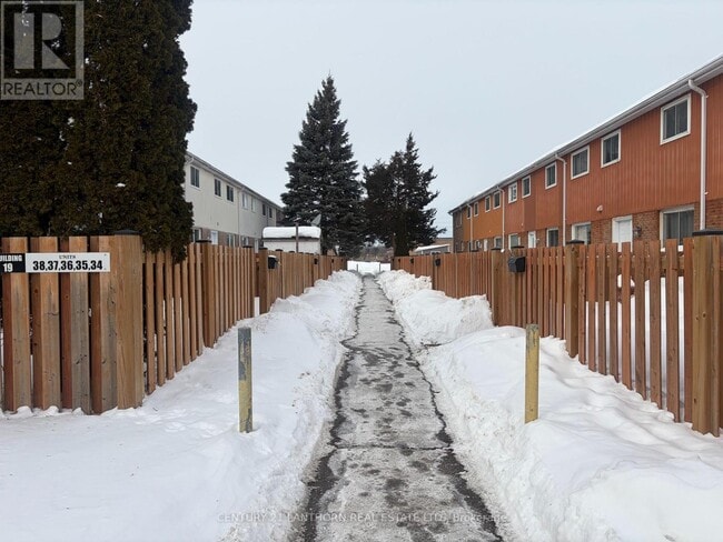 19 Tracey Park Dr in Belleville, ON - Building Photo - Building Photo