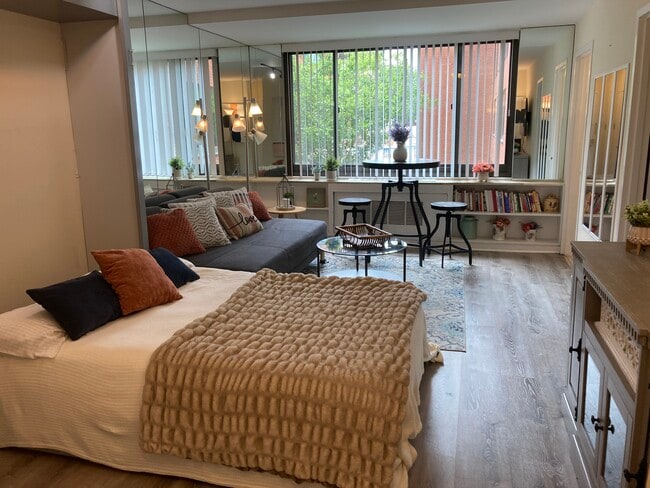 property at 1021 Arlington Blvd