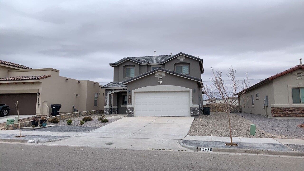 12935 Aberdare Dr in El Paso, TX - Foto de edificio