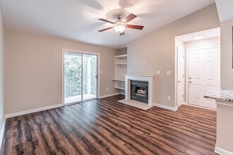 547 Granville Ct in Atlanta, GA - Building Photo - Building Photo