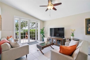 12077 SW 7th St in Pembroke Pines, FL - Building Photo