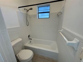 19121 NE 25th Ave in Miami, FL - Building Photo - Building Photo