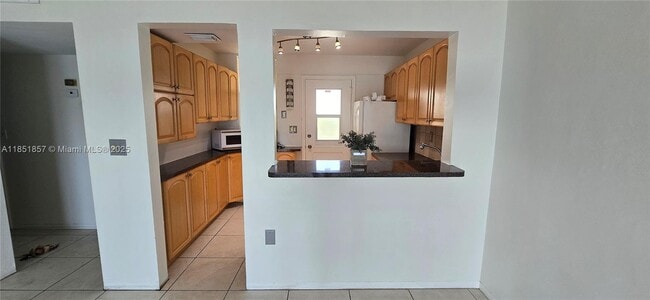 3020 Marcos Dr in Aventura, FL - Building Photo - Building Photo