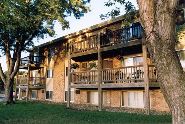 Winton House in Richfield, MN - Foto de edificio - Building Photo