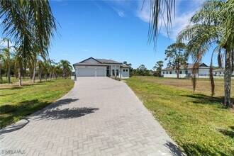 687 23rd St SW in Naples, FL - Building Photo - Building Photo