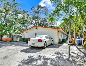 1020 SW 15th Ter in Fort Lauderdale, FL - Building Photo - Building Photo