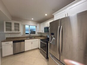 716 NE 7th St in Hallandale Beach, FL - Building Photo - Building Photo