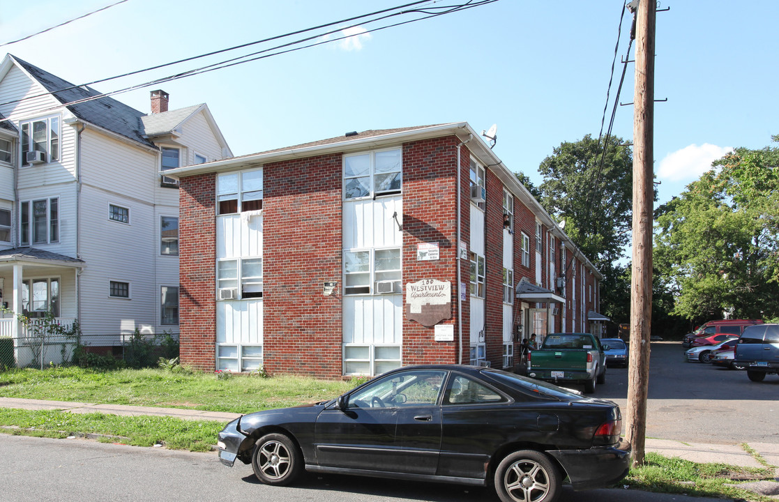 100 West St in New Britain, CT - Building Photo