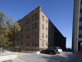 6900 S Crandon Apartments