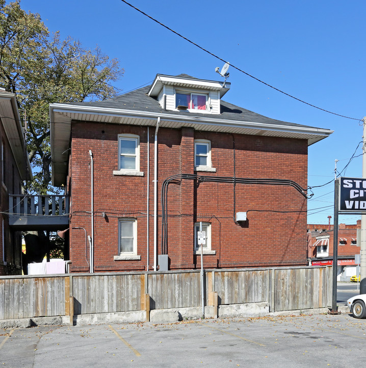 3 Balmoral Ave in Hamilton, ON - Building Photo