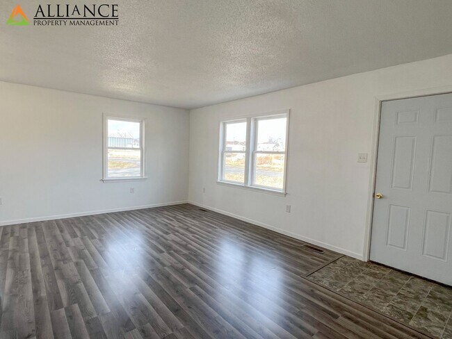 308 Pine St in Wamego, KS - Building Photo - Building Photo