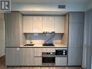 8 Interchange Wy in Vaughan, ON - Building Photo - Building Photo