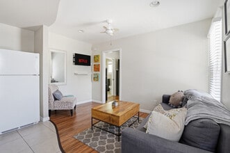 539 6th St N, Unit 539 6th St N #2 in St. Petersburg, FL - Foto de edificio - Building Photo