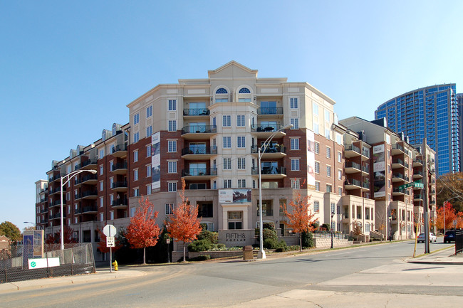 5th & Poplar Condominiums in Charlotte, NC - Foto de edificio - Building Photo