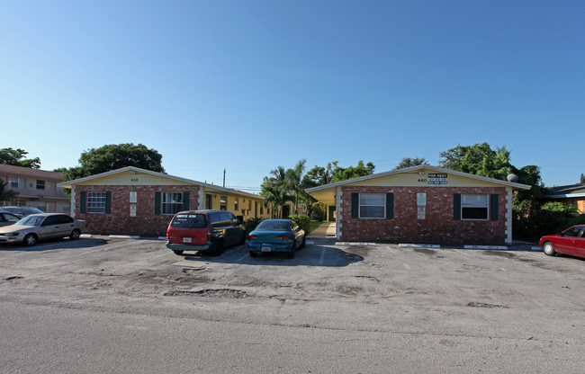 430-440 NW 40th Ct in Fort Lauderdale, FL - Building Photo - Building Photo