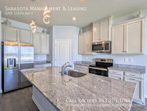 6205 114th Ave E in Parrish, FL - Building Photo - Building Photo