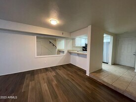 2121 W Union Hills Dr in Phoenix, AZ - Building Photo