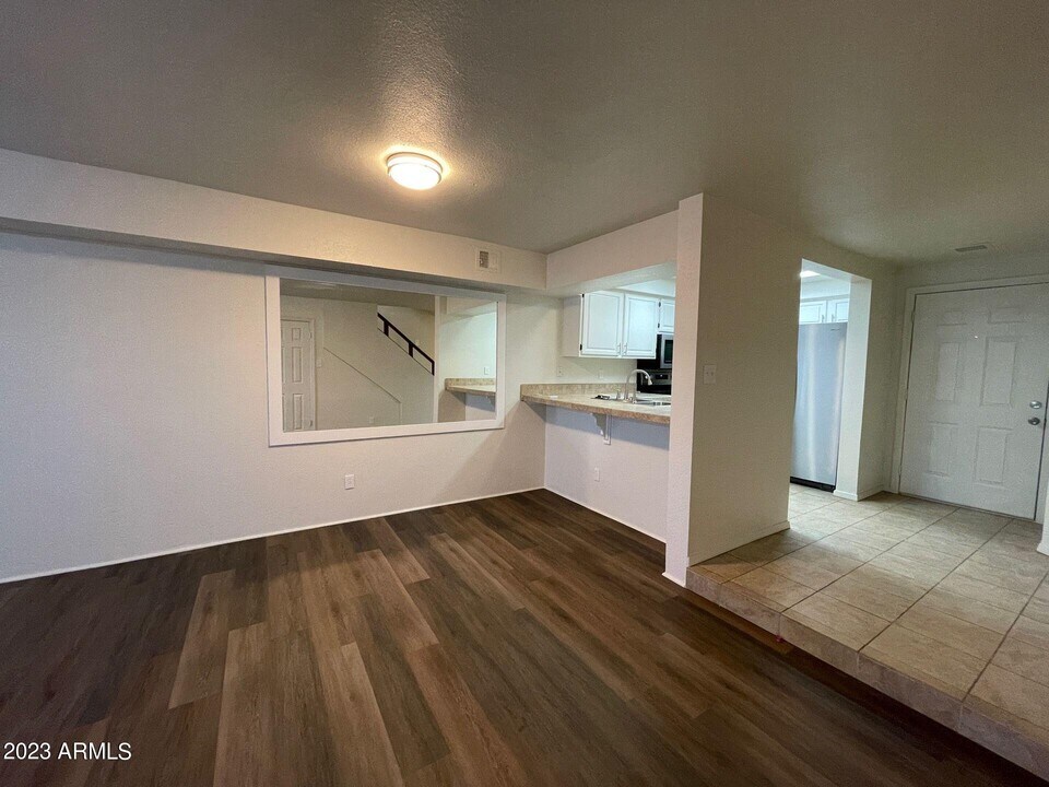 2121 W Union Hills Dr-Unit -108 in Phoenix, AZ - Building Photo