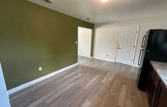 602 W Avenue B in Copperas Cove, TX - Foto de edificio - Building Photo