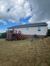 100 Wyndham Hill Dr in Fishersville, VA - Foto de edificio - Building Photo