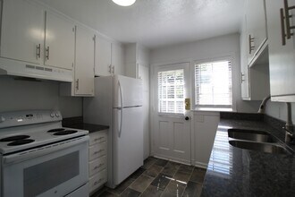 7602 Terrace St in Kansas City, MO - Building Photo - Building Photo