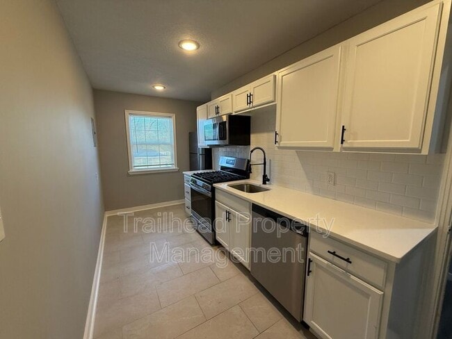 300 E Gregory Blvd in Kansas City, MO - Building Photo - Building Photo