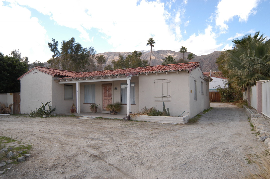 1305 N Indian Canyon Dr in Palm Springs, CA - Building Photo