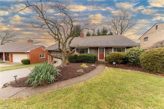 1274 Folkstone Dr in Pittsburgh, PA - Building Photo - Building Photo