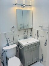 16 Oldwood Rd S in Port Washington, NY - Building Photo - Building Photo