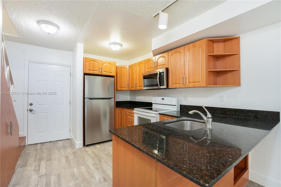 3239 W Trade Ave in Miami, FL - Building Photo