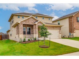 111 Grapefruit Rd in Hutto, TX - Building Photo