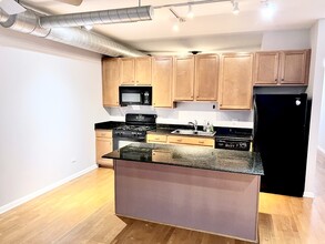 1200 W Monroe St, Unit 614 in Chicago, IL - Building Photo - Building Photo