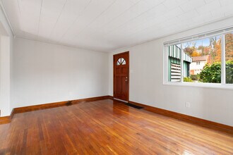 136 Lynnwood Dr in Pittsburgh, PA - Building Photo - Building Photo