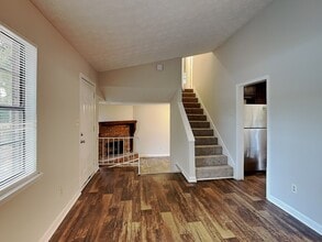102 Shannon Chase Dr in Fairburn, GA - Building Photo - Building Photo