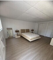 2036 NE 21st Ave in Fort Lauderdale, FL - Building Photo