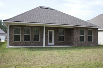 18 Apollo Ave in Freeport, FL - Foto de edificio - Building Photo