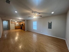 1321 E League St in Waco, TX - Foto de edificio - Building Photo