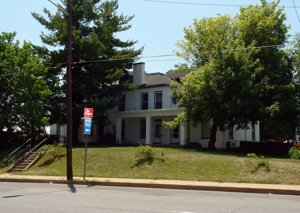 433-439 W Washington St in Hagerstown, MD - Building Photo