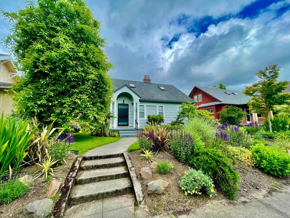 6023 NE Rodney Ave in Portland, OR - Building Photo