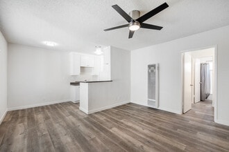 Venice-12915 in Los Angeles, CA - Foto de edificio - Interior Photo