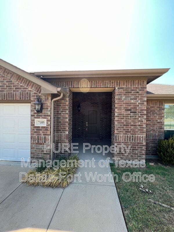 7105 Treaty Oaks Blvd in Granbury, TX - Building Photo - Building Photo