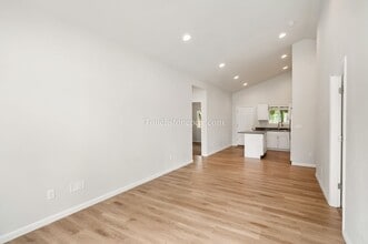 826 SE 155th Ave in Portland, OR - Building Photo - Building Photo