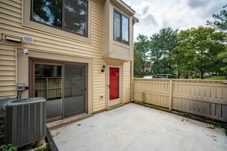 9453 Chadburn Pl in Gaithersburg, MD - Building Photo - Building Photo
