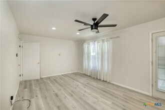 6218 Brookside Dr in Austin, TX - Foto de edificio - Building Photo