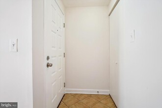 18210 Chalet Dr in Germantown, MD - Building Photo - Building Photo