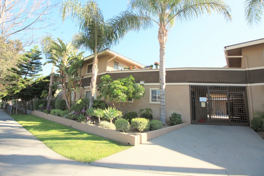 Melrose Place in Riverside, CA - Foto de edificio