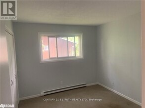 510 Muskoka Beach Rd in Gravenhurst, ON - Building Photo - Building Photo