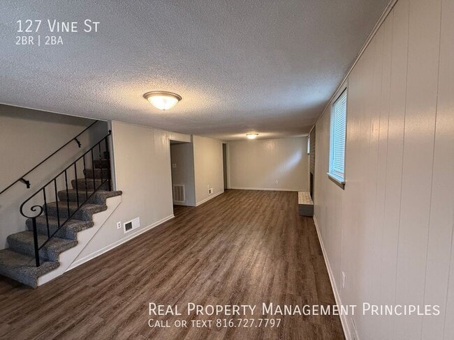 127 Vine St in Platte City, MO - Building Photo - Building Photo