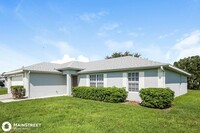 303 NW 3rd Ave in Cape Coral, FL - Foto de edificio - Building Photo