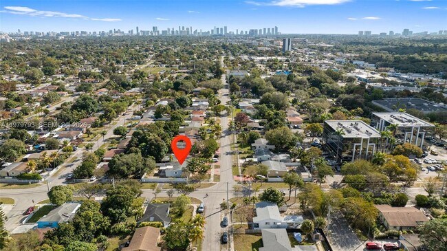 201 NE 169th St in North Miami Beach, FL - Building Photo - Building Photo